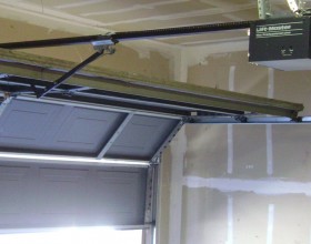 1200px Garage door opener