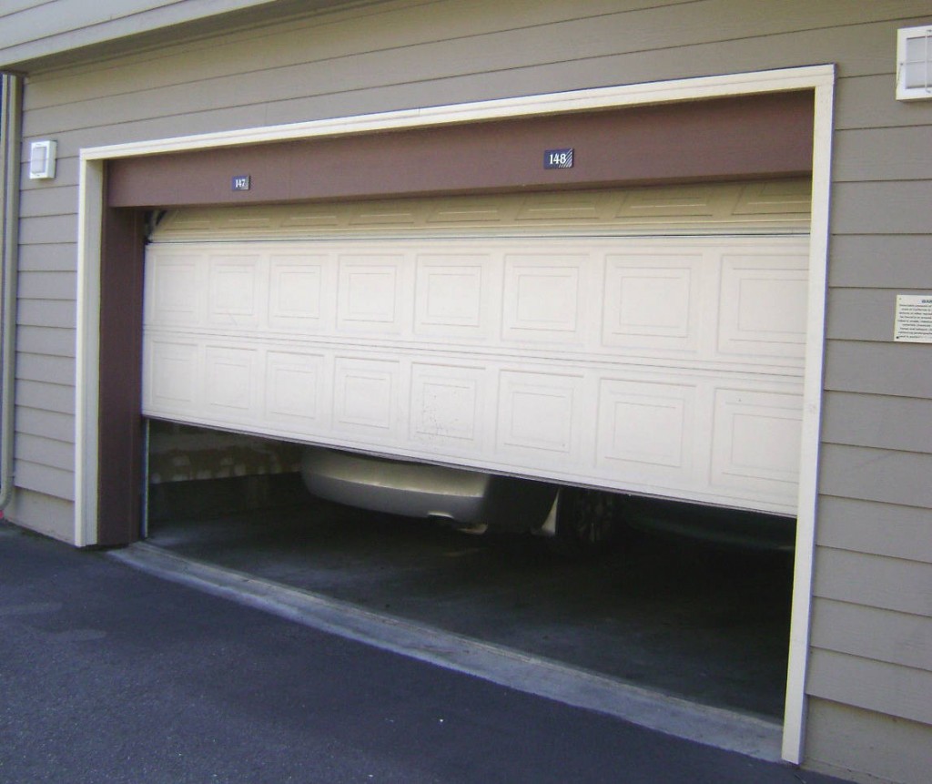Garage_door_sliding_up