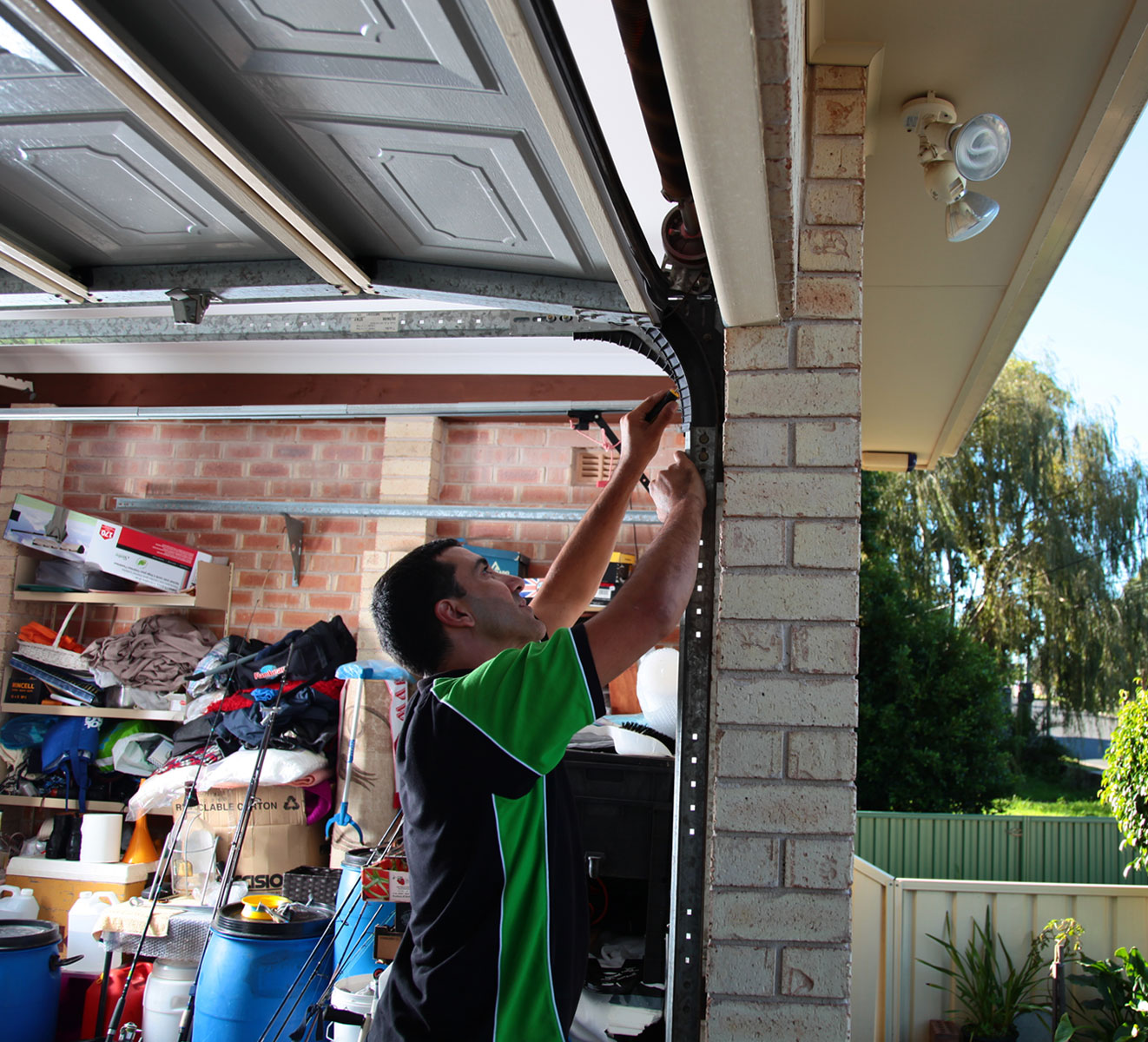 Quality garage door repair service in Sydney